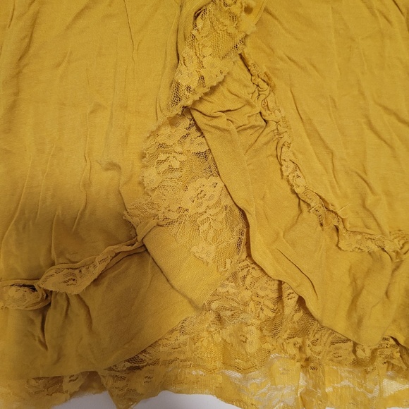 Ruffly Tank - Picture 2 of 4